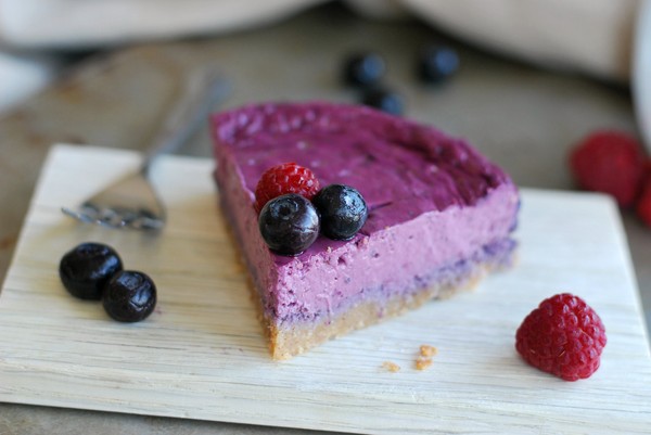 Cheesecake med hallon och blåbär