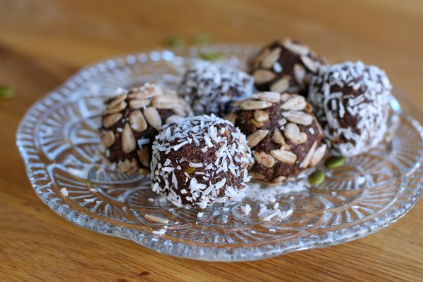Hälsosamma chokladbollar utan nötter och mandlar