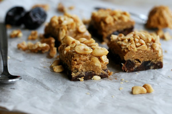 Chocolate peanut butter squares // Baka Sockerfritt