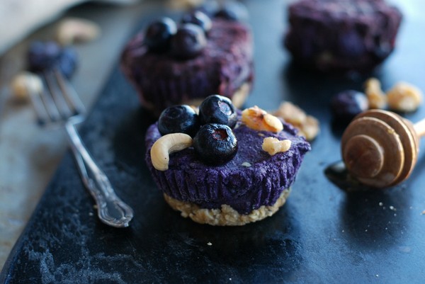 Mini blueberry cheesecakes (gluten free, no sugar added) - Minicheesecakes med blåbär (glutenfria, utan tillsatt socker)  //Baka Sockerfritt