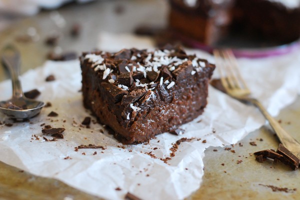 Kladdig chokladkaka med chokladfrosting, glutenfri, utan tillsatt socker //Baka Sockerfritt