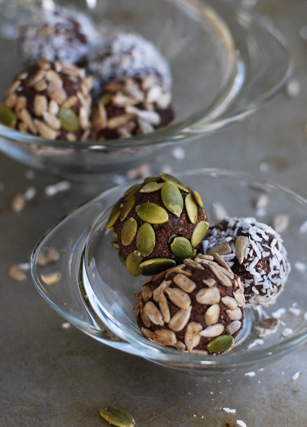 Hälsosamma chokladbollar utan nötter och mandlar