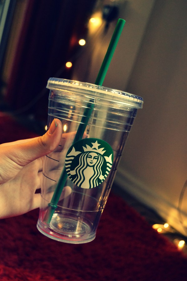 Starbucks muggar plast