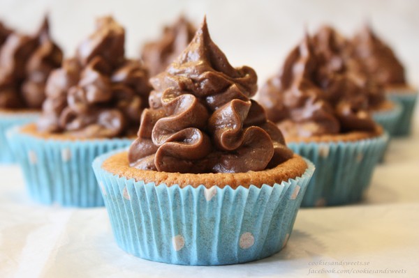 Vanilj cupcakes med chokladfrosting 4