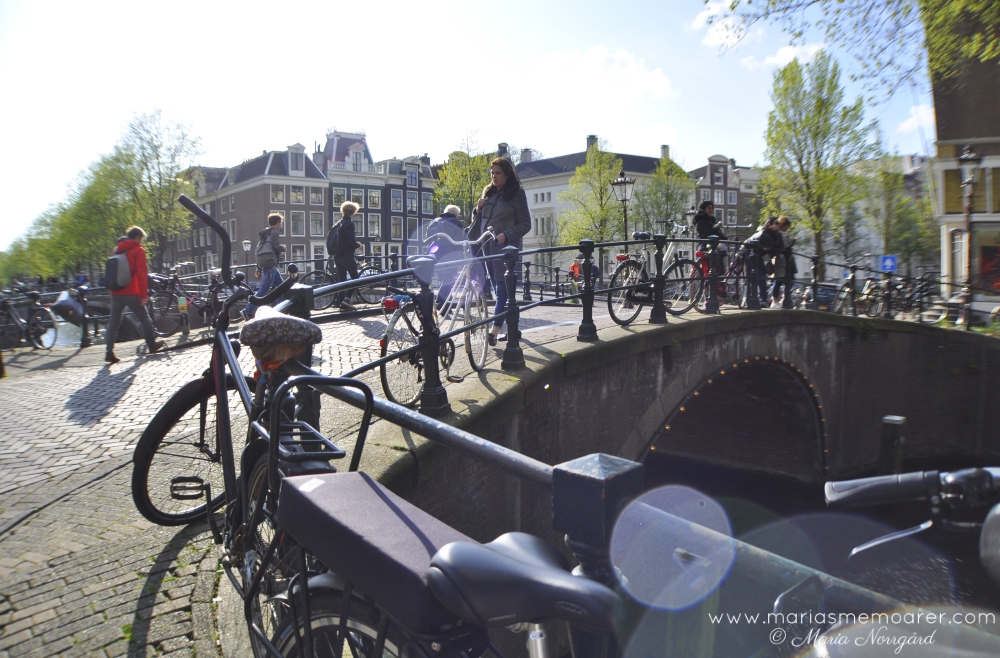 Vår i Amsterdam - broar och cyklar i mängder