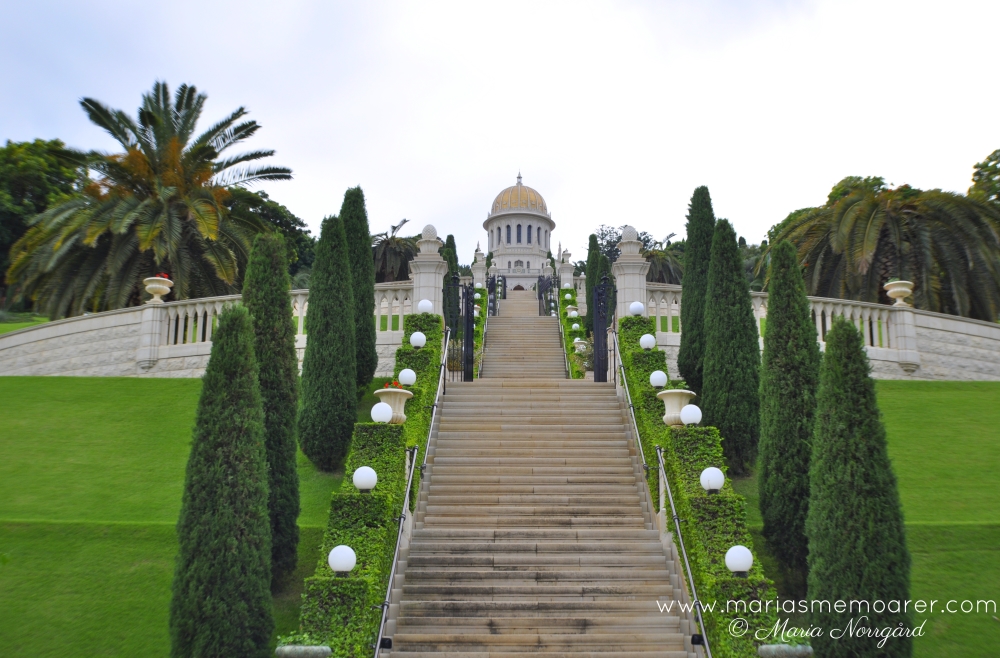 religion och turism - Bahai gardens med Babs helgedom i Haifa, Israel