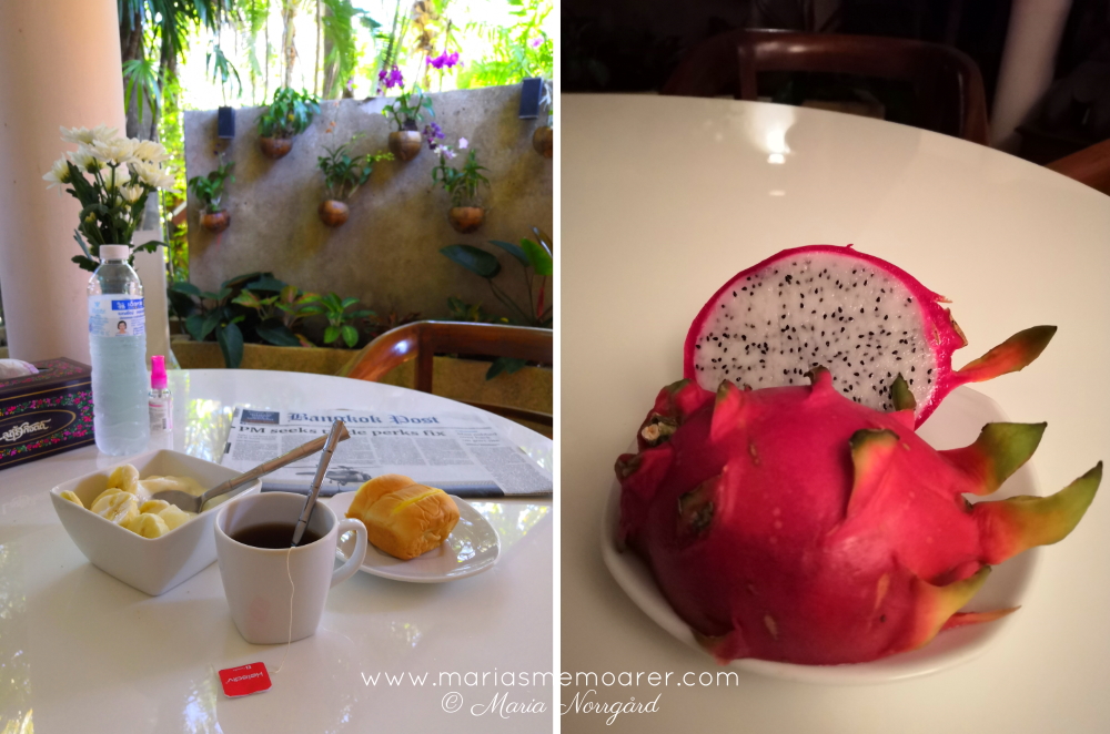 frukost och drakfrukt på resorten The Three Elephants, Pattaya