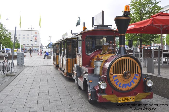 LilliPutti, ett litet tåg som kör runt turister i Vasa i sommar