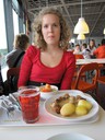 Rebecca, lunch på IKEA
