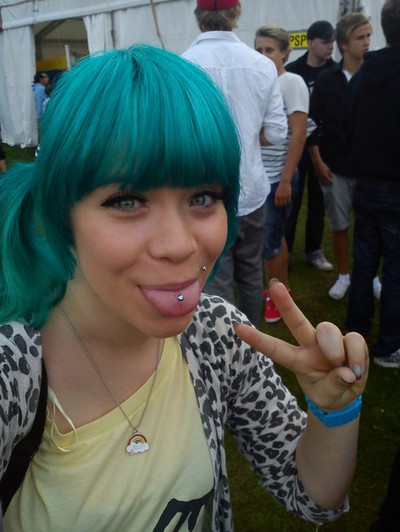 knyckte bilden från jessicas blogg, hihi:)  http://yesicahansson.se/  blått/grönt hår är hääftigt minsann!  