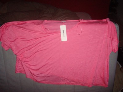 En rosa tröja utan tryck