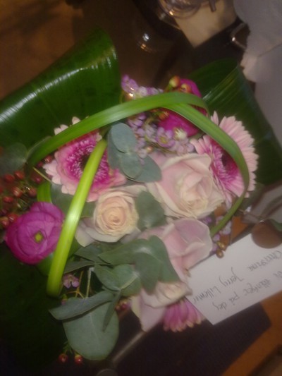 Fina blommor från Christina, Jerry och Lillemor, Tack så hemskt mycket för dom och för chokladen <3