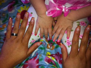 Embla & mammas nya naglar