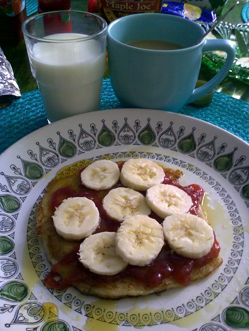 Pancakes with maple syrup, strawberry jam and bananas with milk and Ketepa Kenyan tea :)