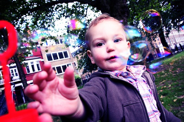 Highbury Fields with A and the bubbles, 21/6 -10.