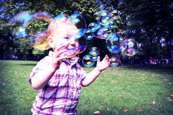 Highbury Fields with A and the bubbles, 21/6 -10