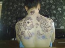 Tatueringen på ryggen