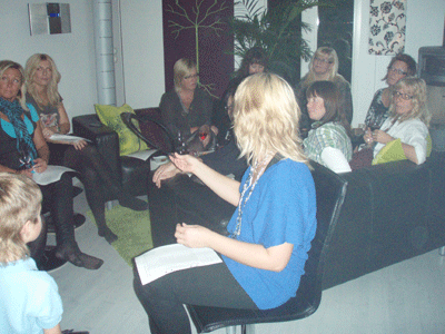 Gästerna fick efter smaskigt tilltugg lyssna till en presentation av delar av Kramfors Style´s sortiment.