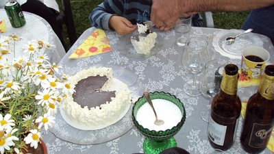 Felix tar en LITEN bit glasstårta