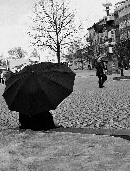 Madeleine med paraply
