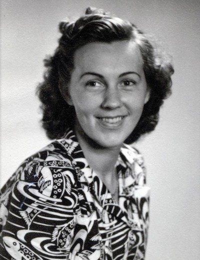 Min Mormor, där har vi en vacker kvinna, hon såg som bäst ut på bland annat denna bild.