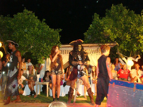 Modevisning i Atzaro på Ibiza.