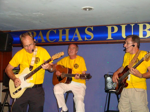 Örjan Englund,Uffe Neidemar och Billy G-zon på Pachas Pub i Magaluf på Mallorca 2011.