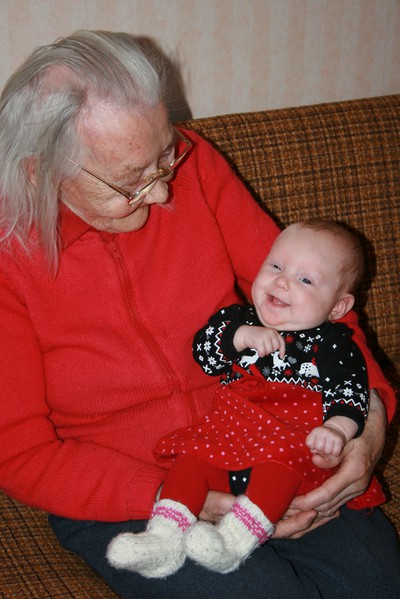 det är roligt att vara hos gammelmormor. =)
