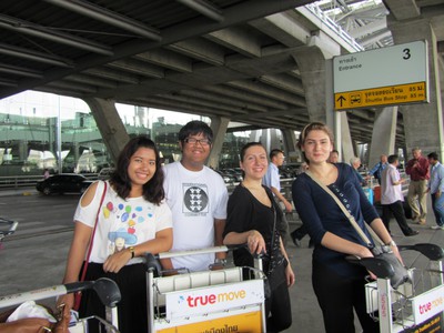 Pae och Aee hämtade upp oss från Bangkoks flygplats ;)