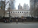 New York city library (baksidan, med någon park)