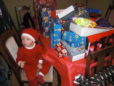 Elias nöjd med alla julklappar ;)