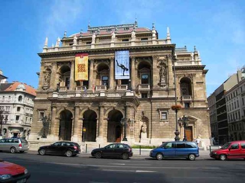 Budapest - Operan.. Operahuset ligger i samma kvarter som hotellet..