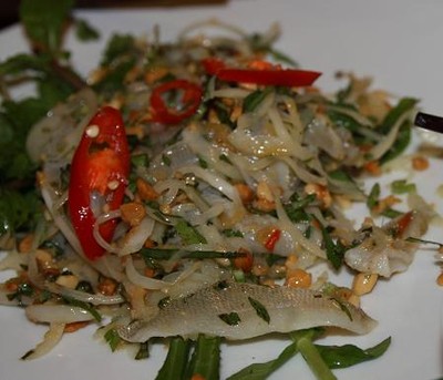 Rå fisk på restaurang i Saigon..