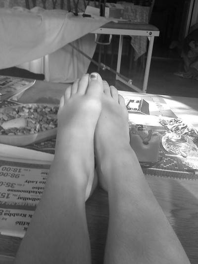mina fötter i vardags rummet<33
