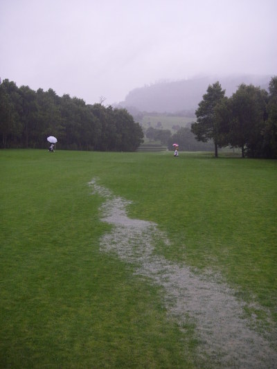 Regn stoppar inte en golfare!