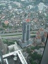Tänk så litet en 40-50 våningars skyskrapa kan se ut när man står på 86:e våningen =)
