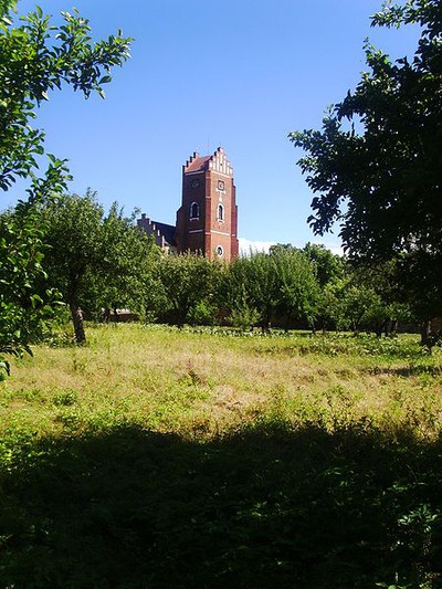 Rödtornet i Vadstena är en sista rest av stadens gamla stadskyrka, helgad åt S:t Per, som byggdes på 1300-talet.