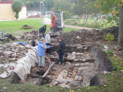 Den tjeckiska arkeologen Eva Žerna gästgräver i Lödöse. 