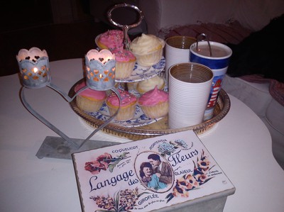 Mina vita och rosa cupcakes blev snabbt populära hos familjen! Eller mina och mina, receptet är från Leila Lindholms 