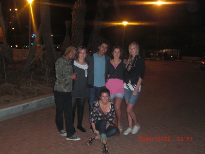 Några av våra fina vänner i Marocko <3  Från vänster: Jamal, Tammy, Simmo, Hedvig, och Hilda. Sittande: Jag, Olga