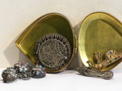 Brassbox with jewellery