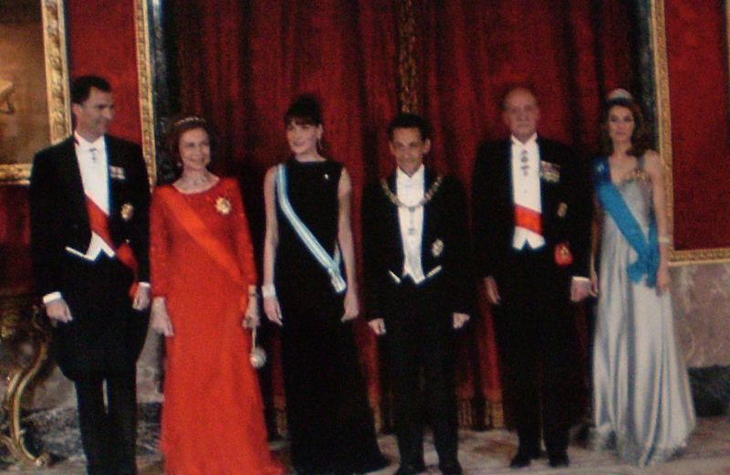Kronprins Felipe, Drottning Sofia, Presidentfru Carla Sarkozy, President Nicolas Sarkozy, Kung Juan Carlos och Kronprinsessan Letizia.