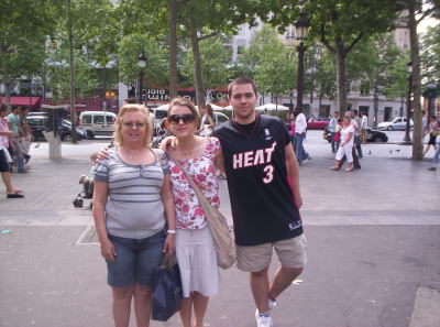 Jag, Julien och mamma på Champs elysées