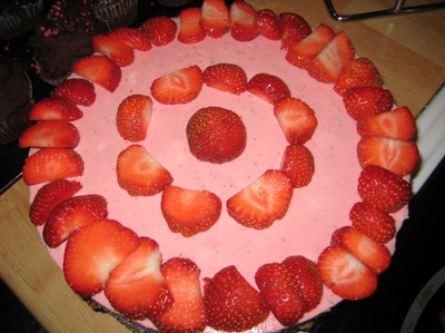 jordgubbs och rabarbertårta. minst sagt gudomlig!!!