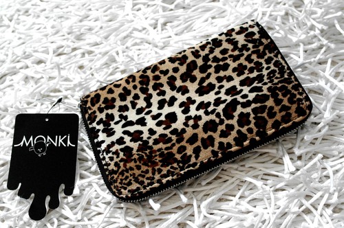 Plånbok från Monki med leopardmönster