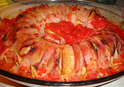 Falukorv i ugn med Västerbottensost  och bacon.