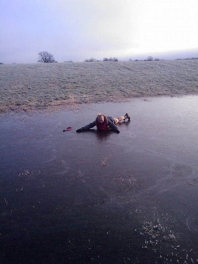 isen hadde lagt sig på åkern så jag tog en sim tur^^